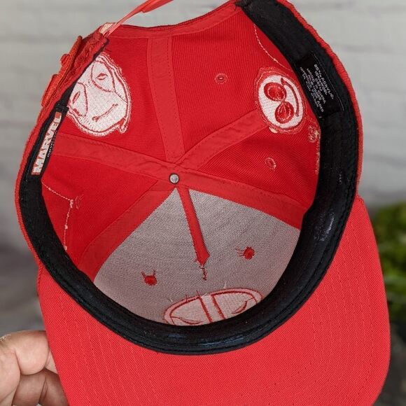 Marvel Deadpool Red Embroidered Icons Snapback Hat - Picture 11 of 14